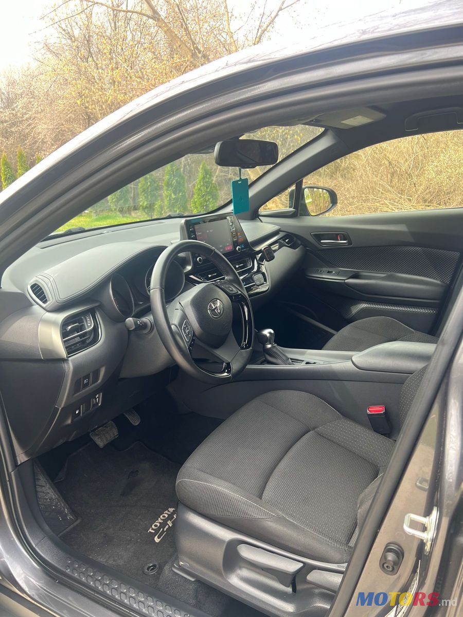 2019' Toyota C-HR photo #6