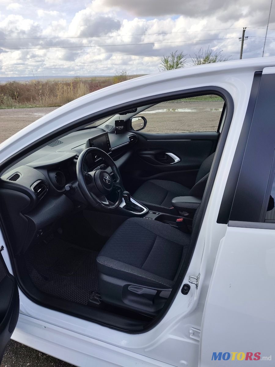2020' Toyota Yaris photo #2