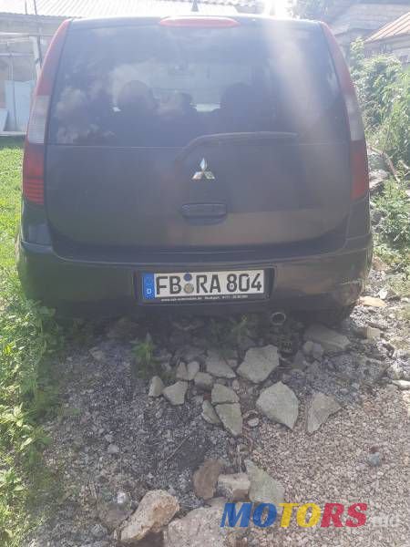 2008' Mitsubishi Colt photo #2