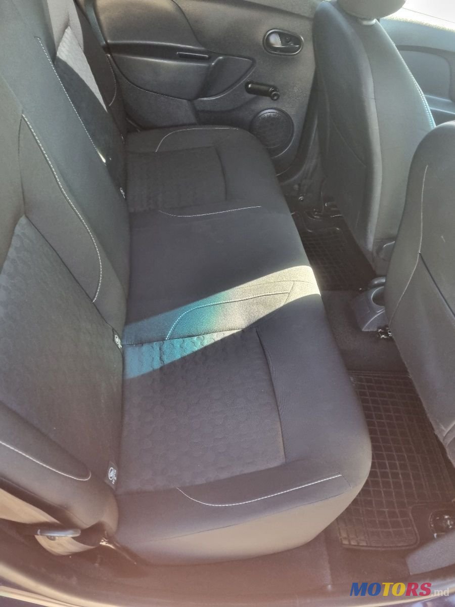2015' Dacia Sandero photo #6