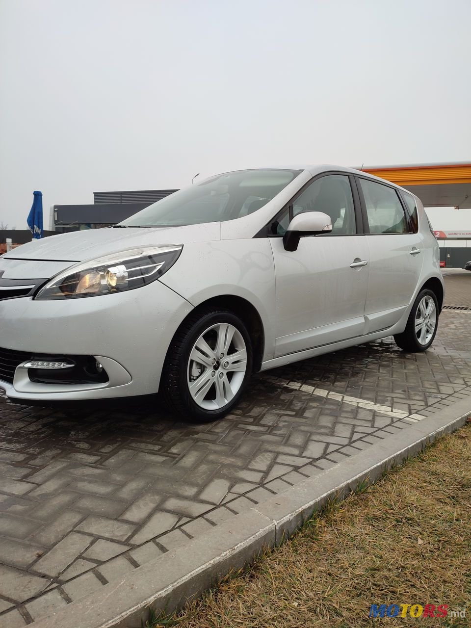 2012' Renault Scenic photo #3