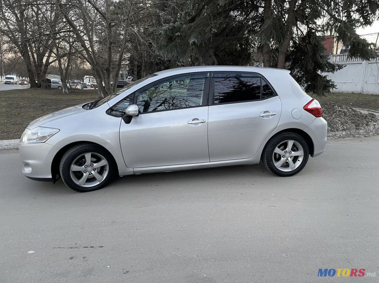 2011' Toyota Auris photo #3