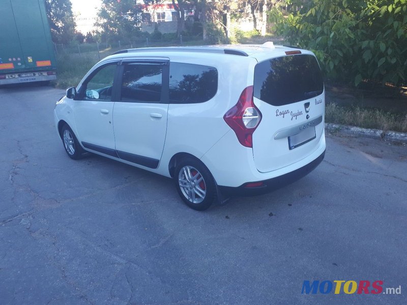 2014' Dacia Lodgy photo #4