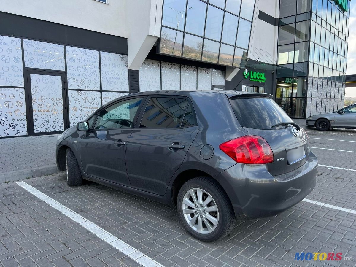 2007' Toyota Auris photo #2
