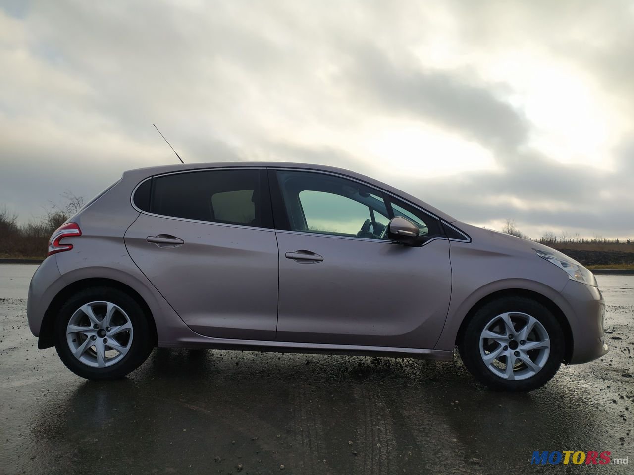 2013' Peugeot 208 photo #1