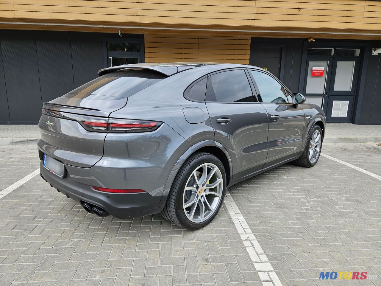 2019' Porsche Cayenne photo #3