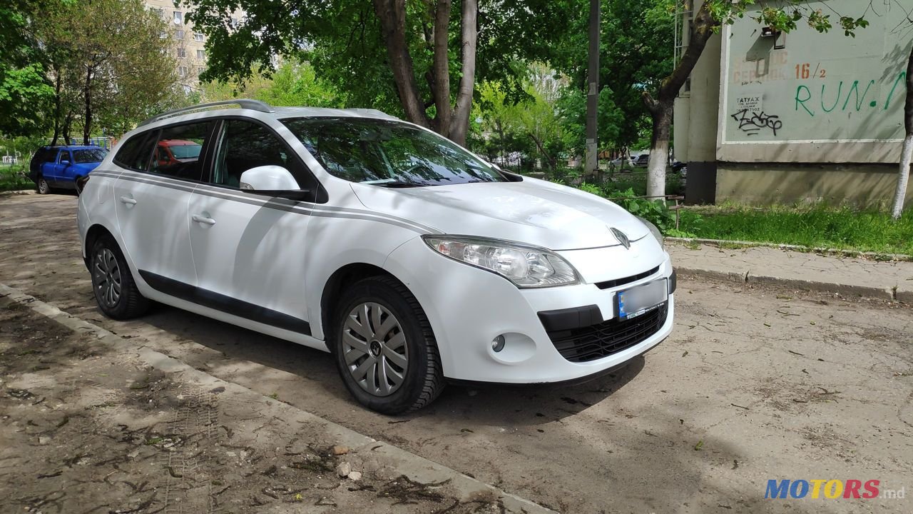 2011' Renault Megane photo #4