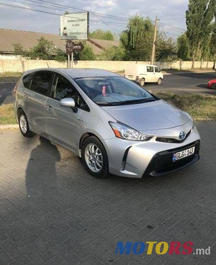 2015' Toyota Prius v photo #1