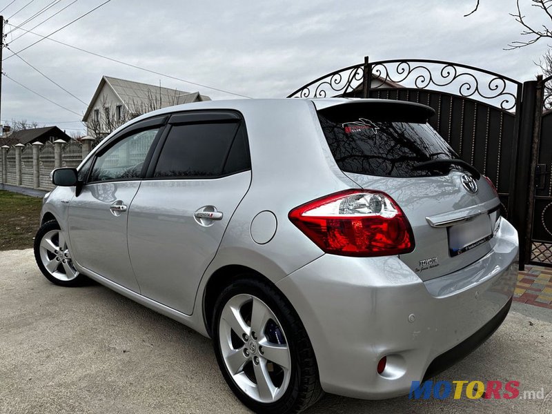 2011' Toyota Auris photo #2