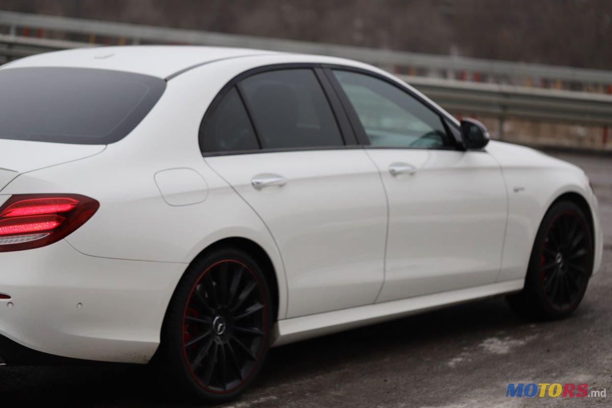 2017' Mercedes-Benz E-Class photo #2