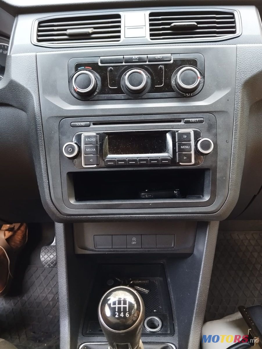 2015' Volkswagen Caddy photo #3