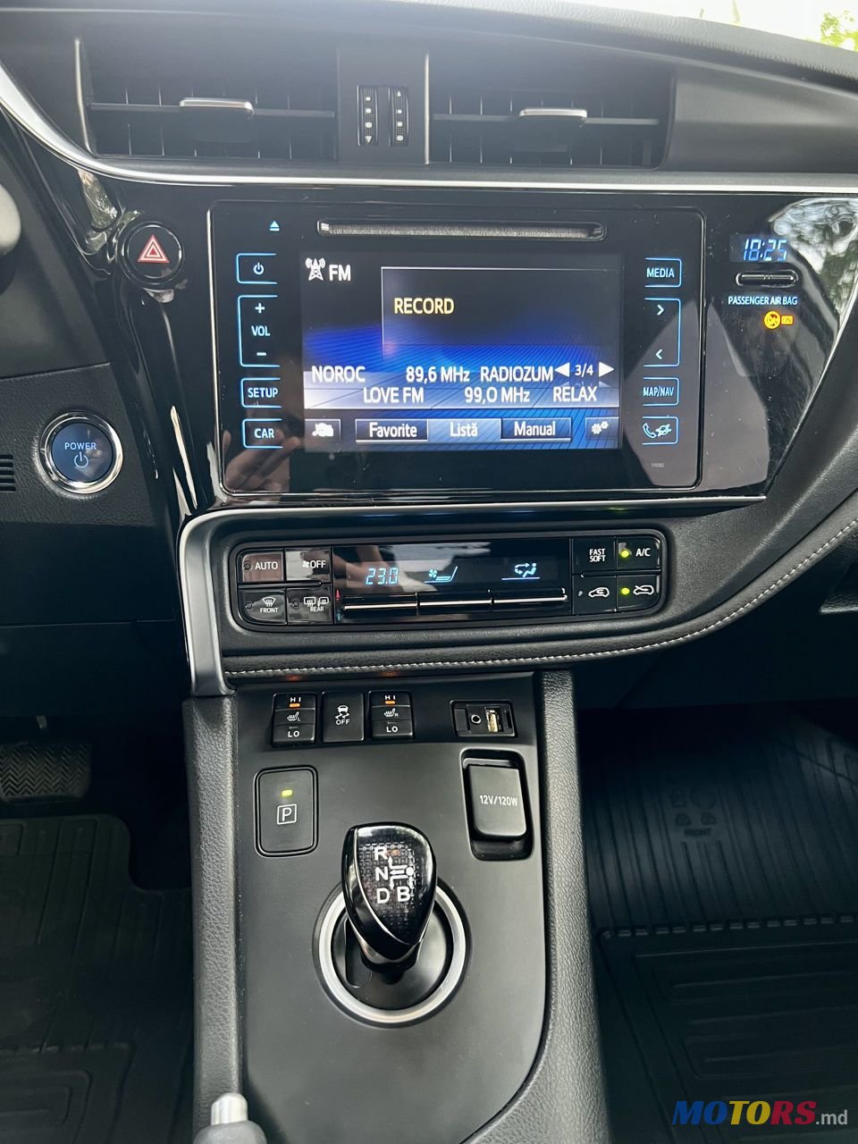 2016' Toyota Auris photo #6