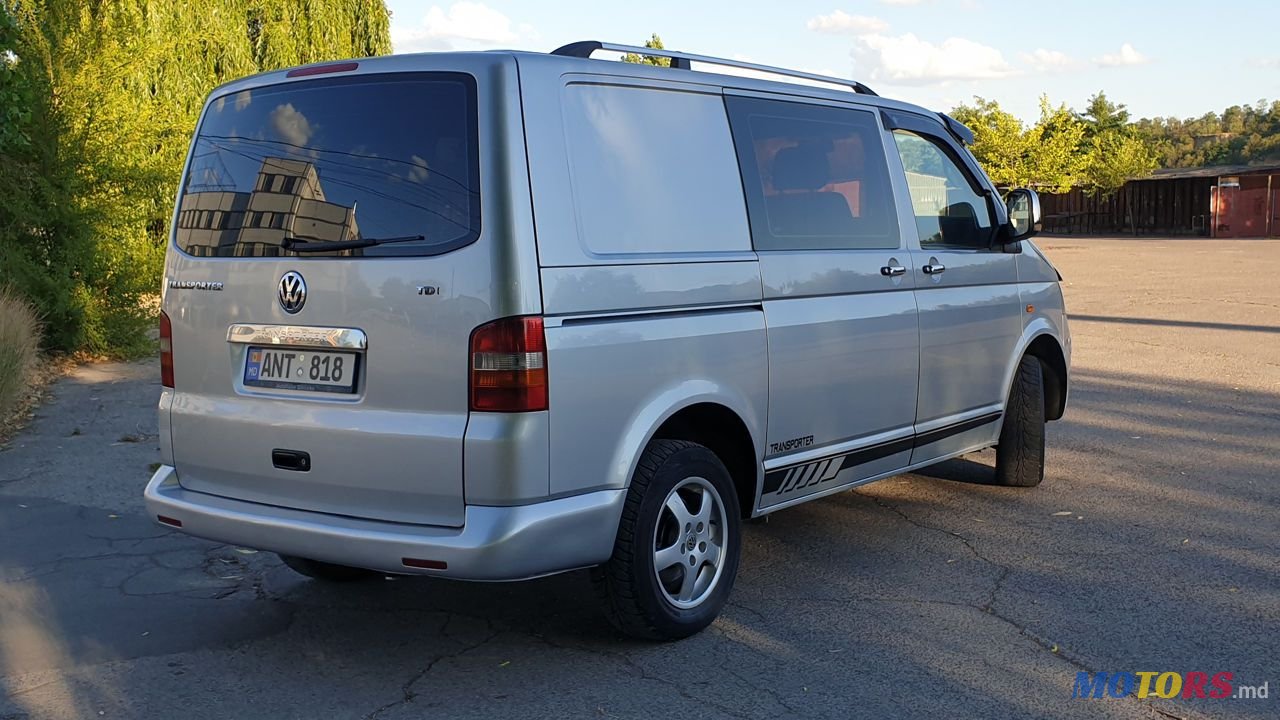 2005' Volkswagen Transporter photo #4
