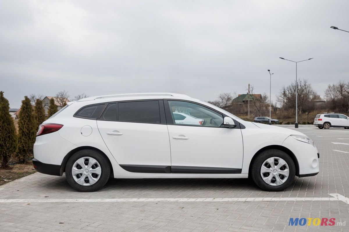 2010' Renault Megane photo #4