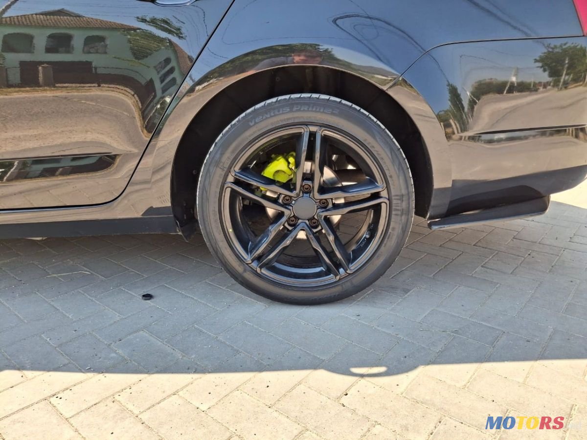 2013' Skoda Octavia photo #6