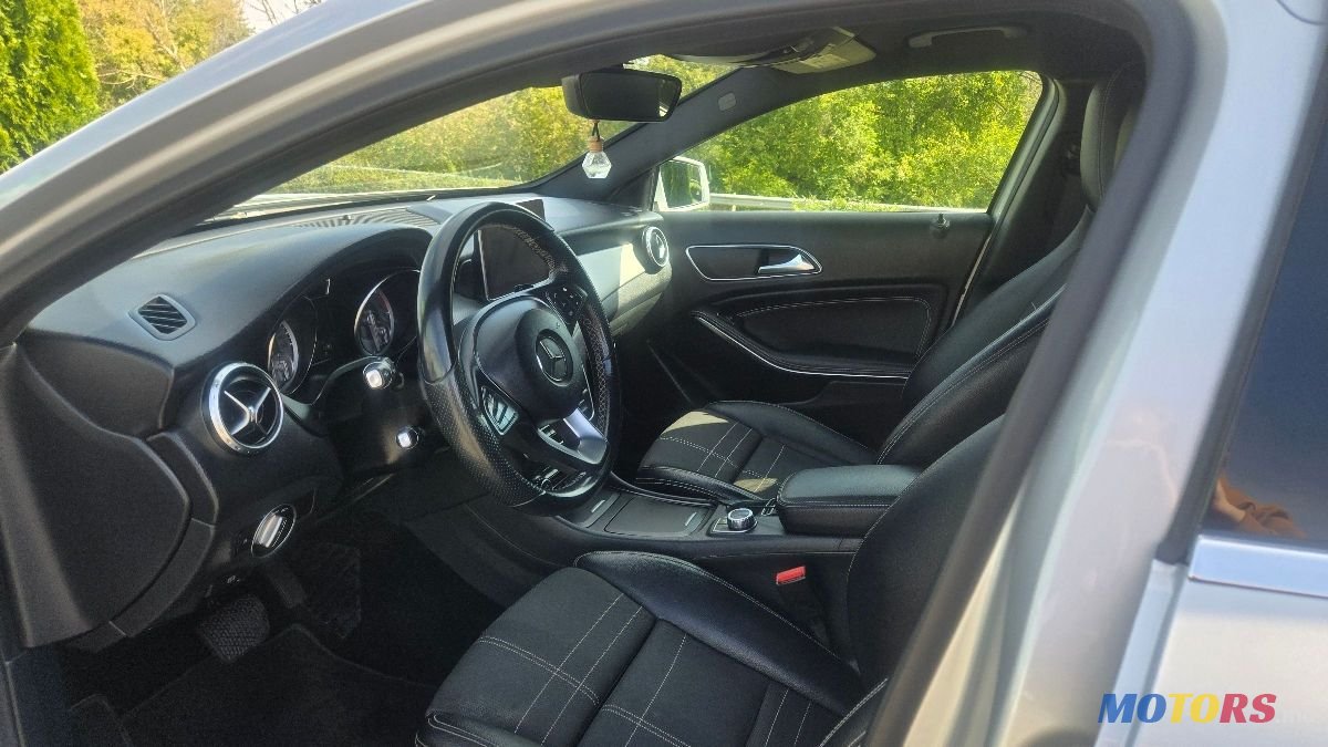 2015' Mercedes-Benz GLA photo #4
