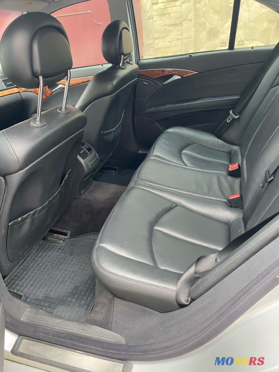 2004' Mercedes-Benz E-Class photo #2