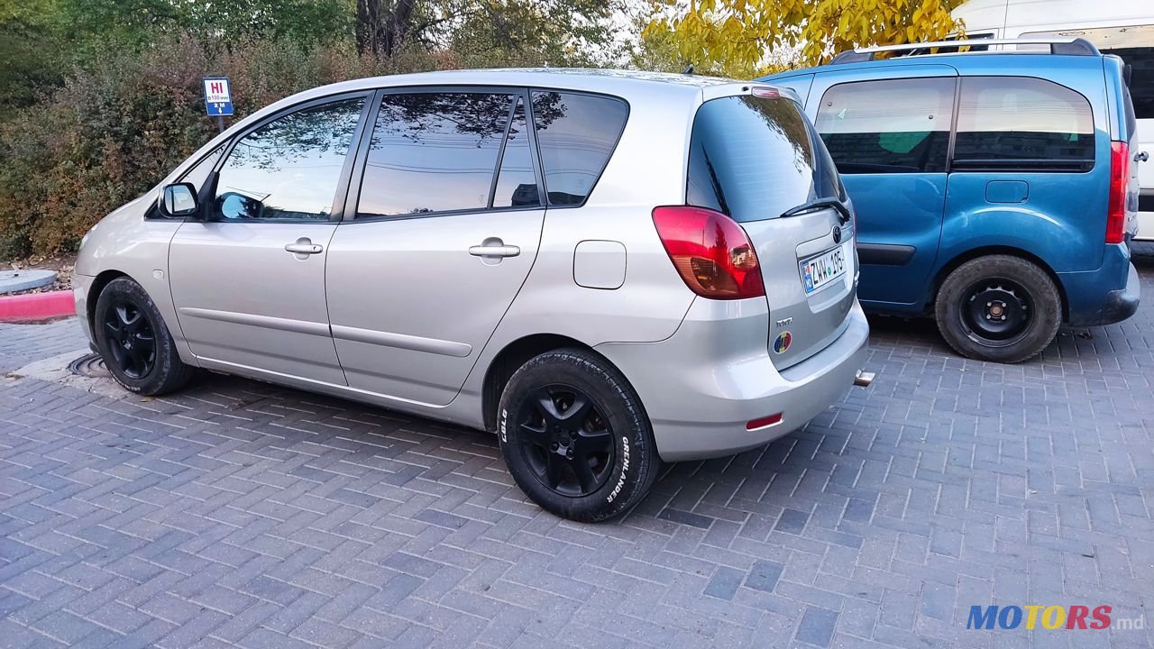 2002' Toyota Corolla Verso photo #5
