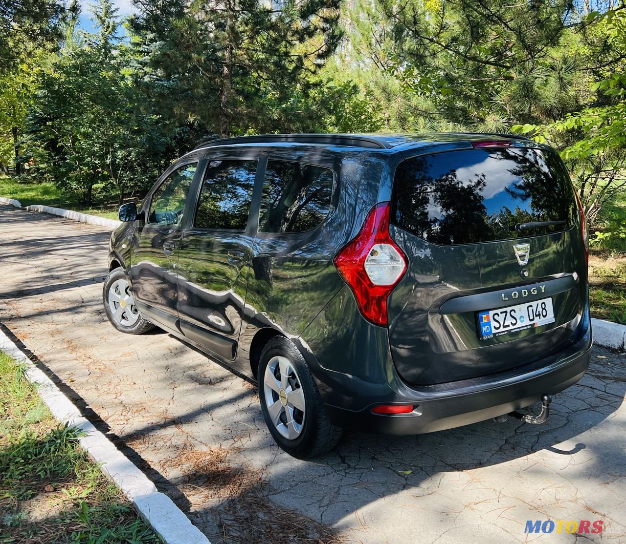 2013' Dacia Lodgy photo #2