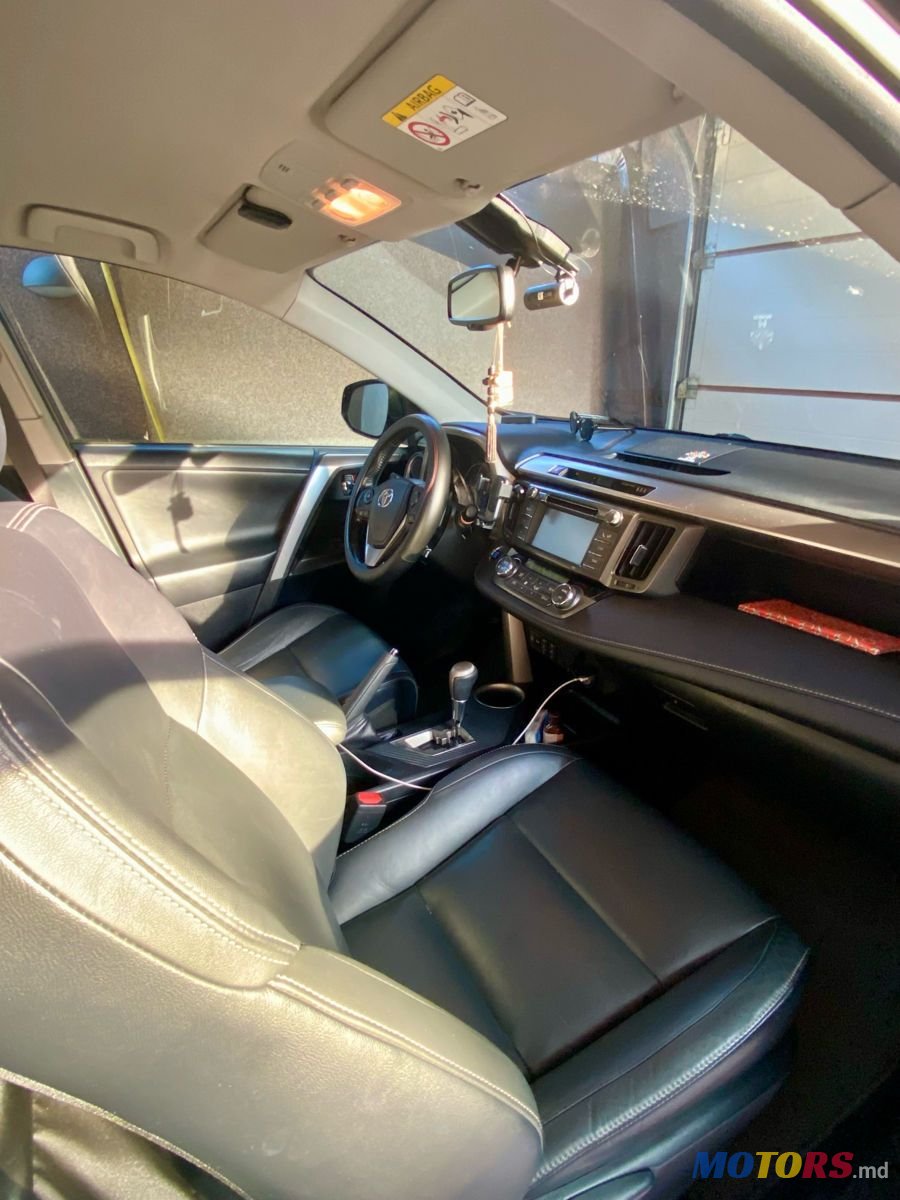 2015' Toyota RAV4 photo #6