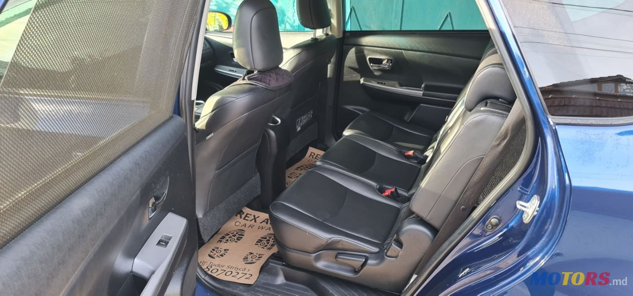 2015' Toyota Prius + photo #6