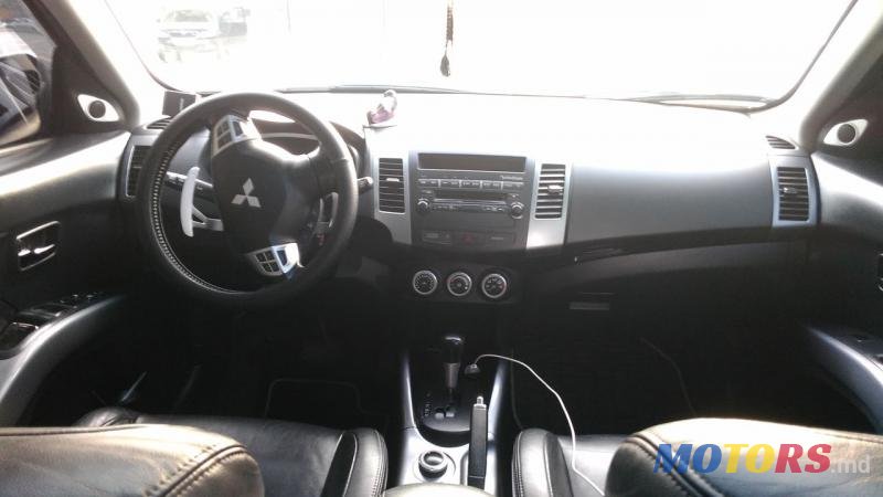 2008' Mitsubishi Outlander photo #3