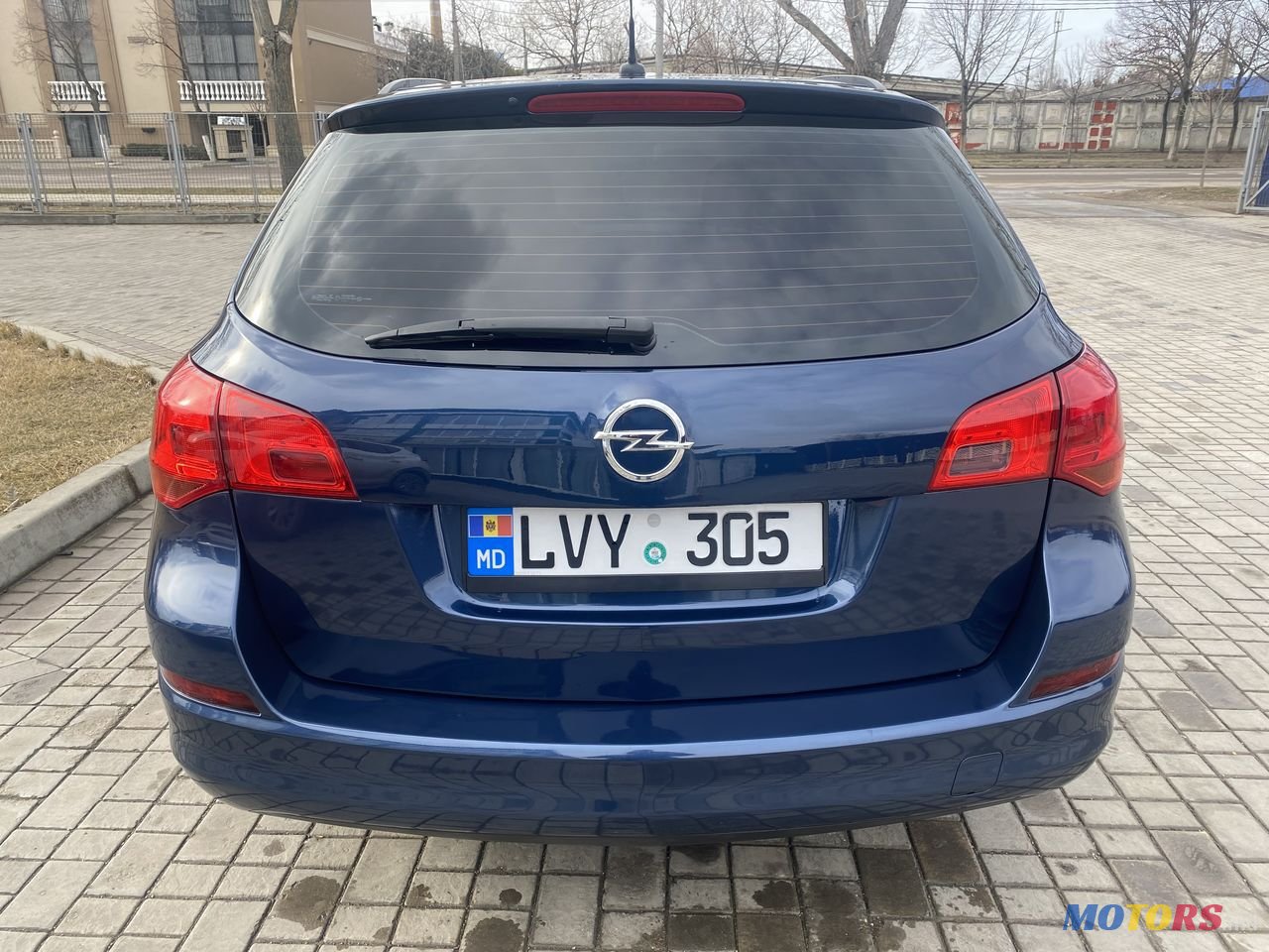 2012' Opel Astra photo #2