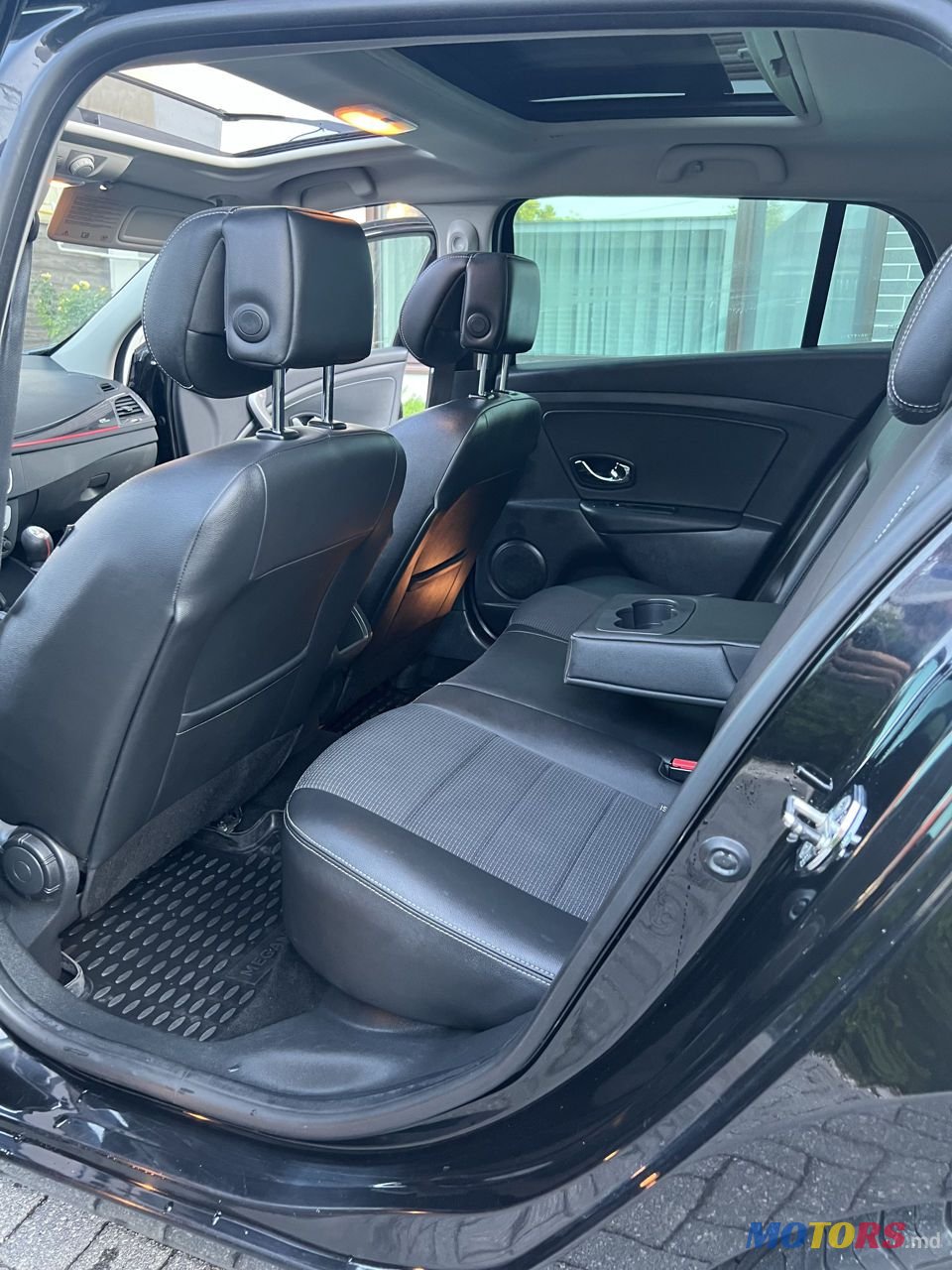 2012' Renault Megane photo #6