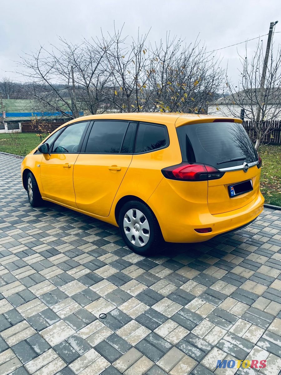 2016' Opel Zafira photo #1