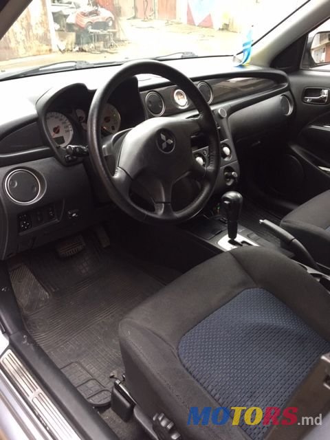 2008' Mitsubishi Outlander photo #6