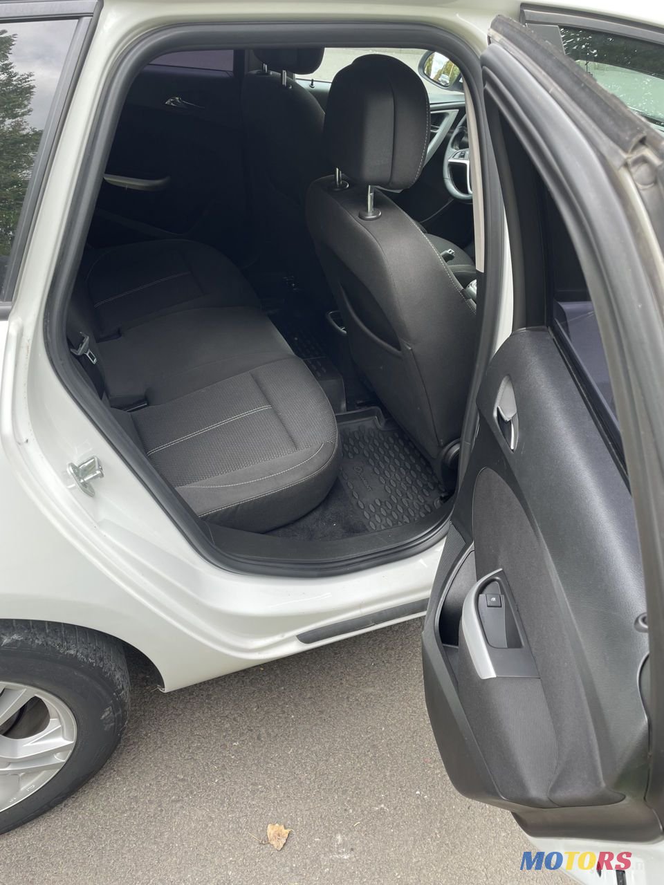 2012' Opel Astra photo #6