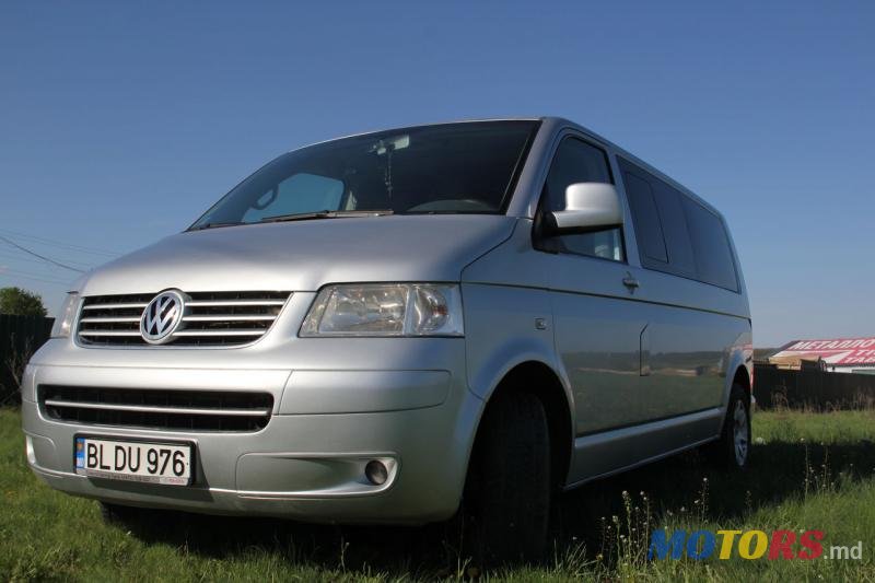 2004' Volkswagen Caravelle photo #1