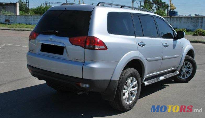 2015' Mitsubishi Pajero Sport photo #1