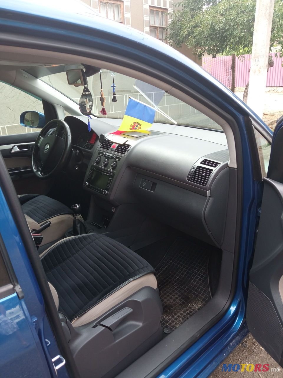 2008' Volkswagen Touran photo #2