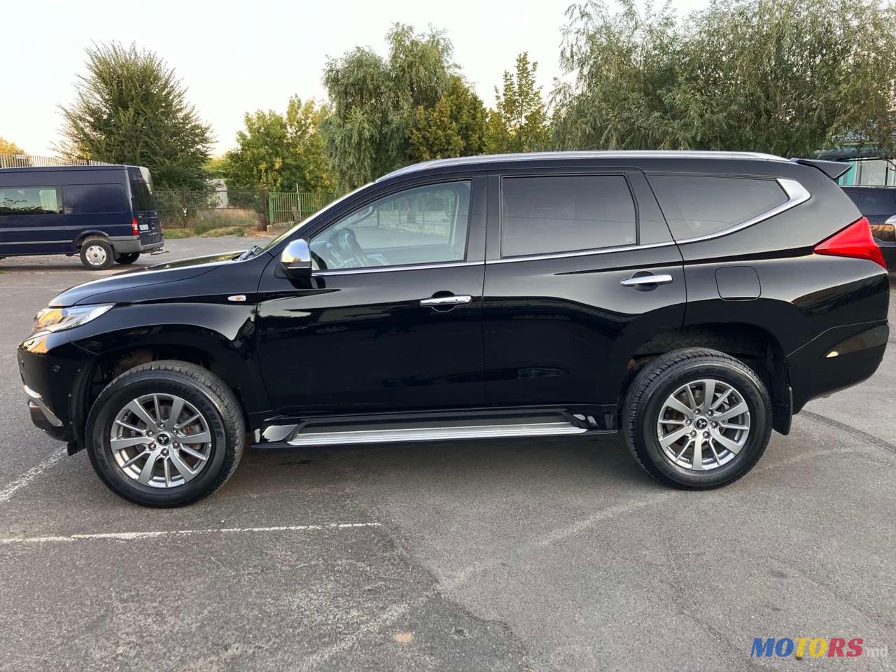 2016' Mitsubishi Pajero Sport photo #2