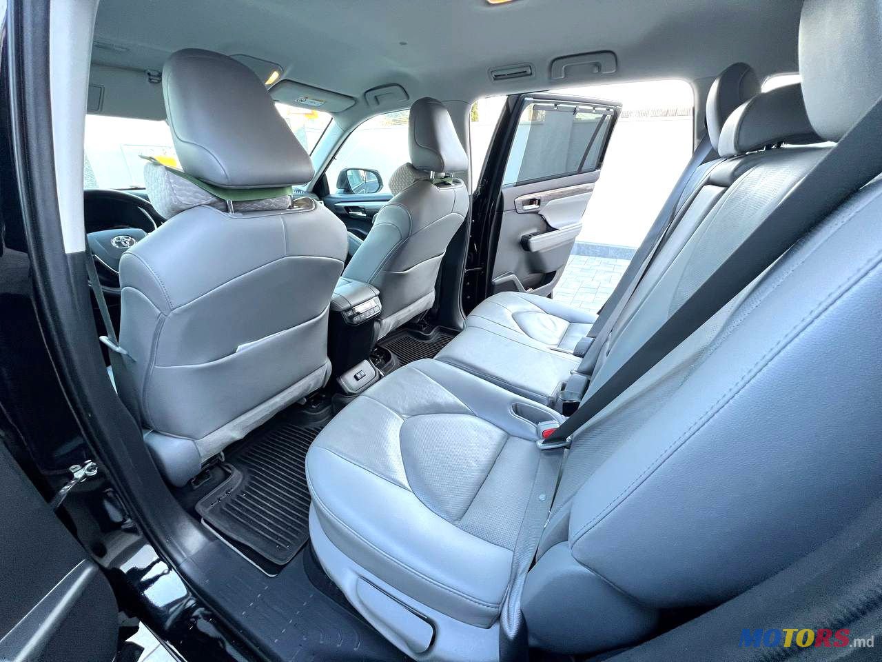 2021' Toyota Highlander photo #6