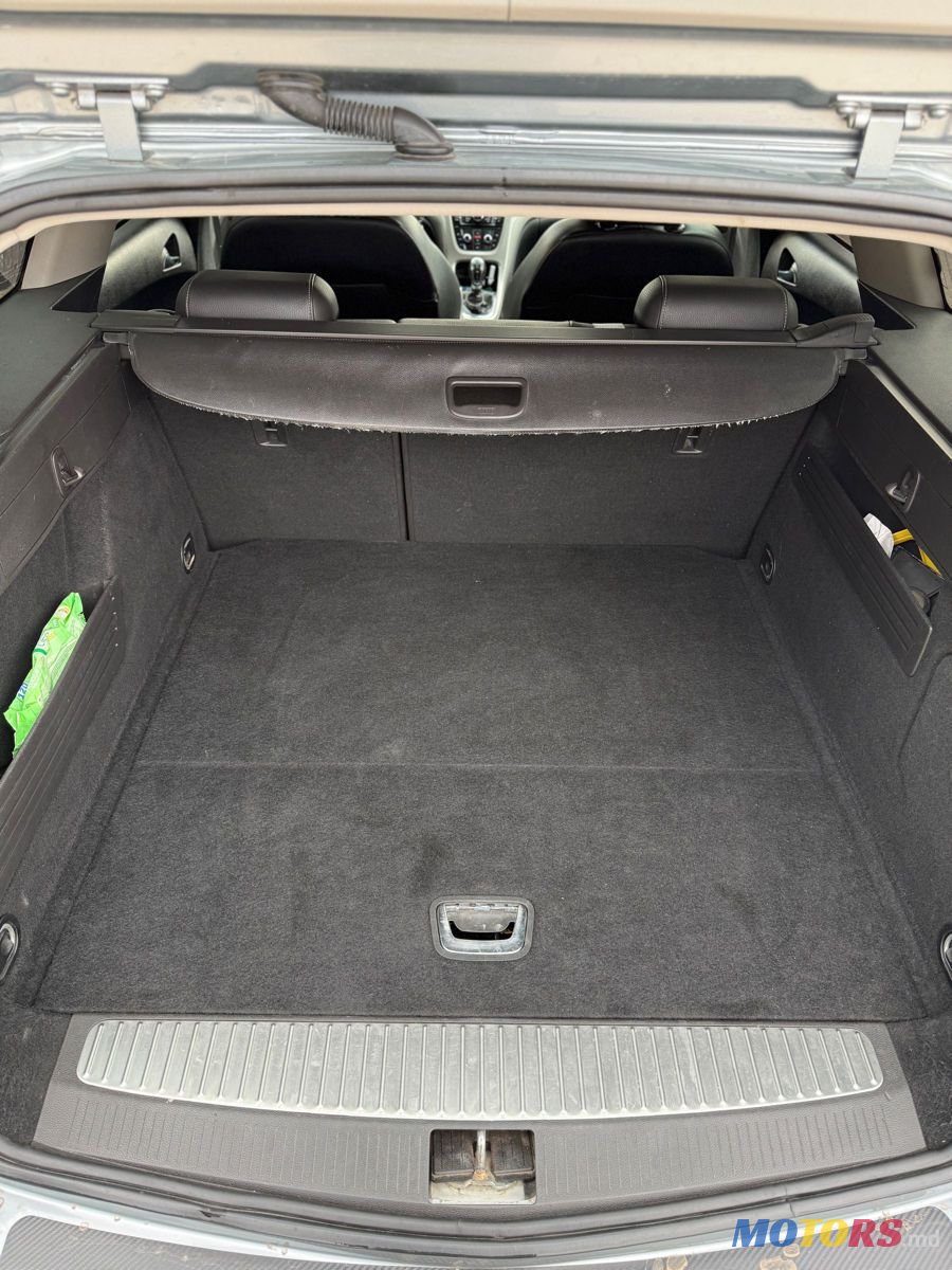 2012' Opel Astra photo #6