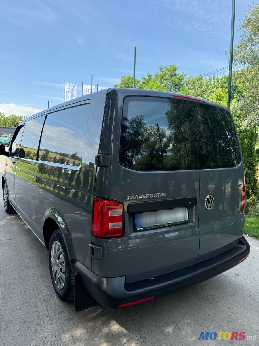 2017' Volkswagen Transporter photo #3