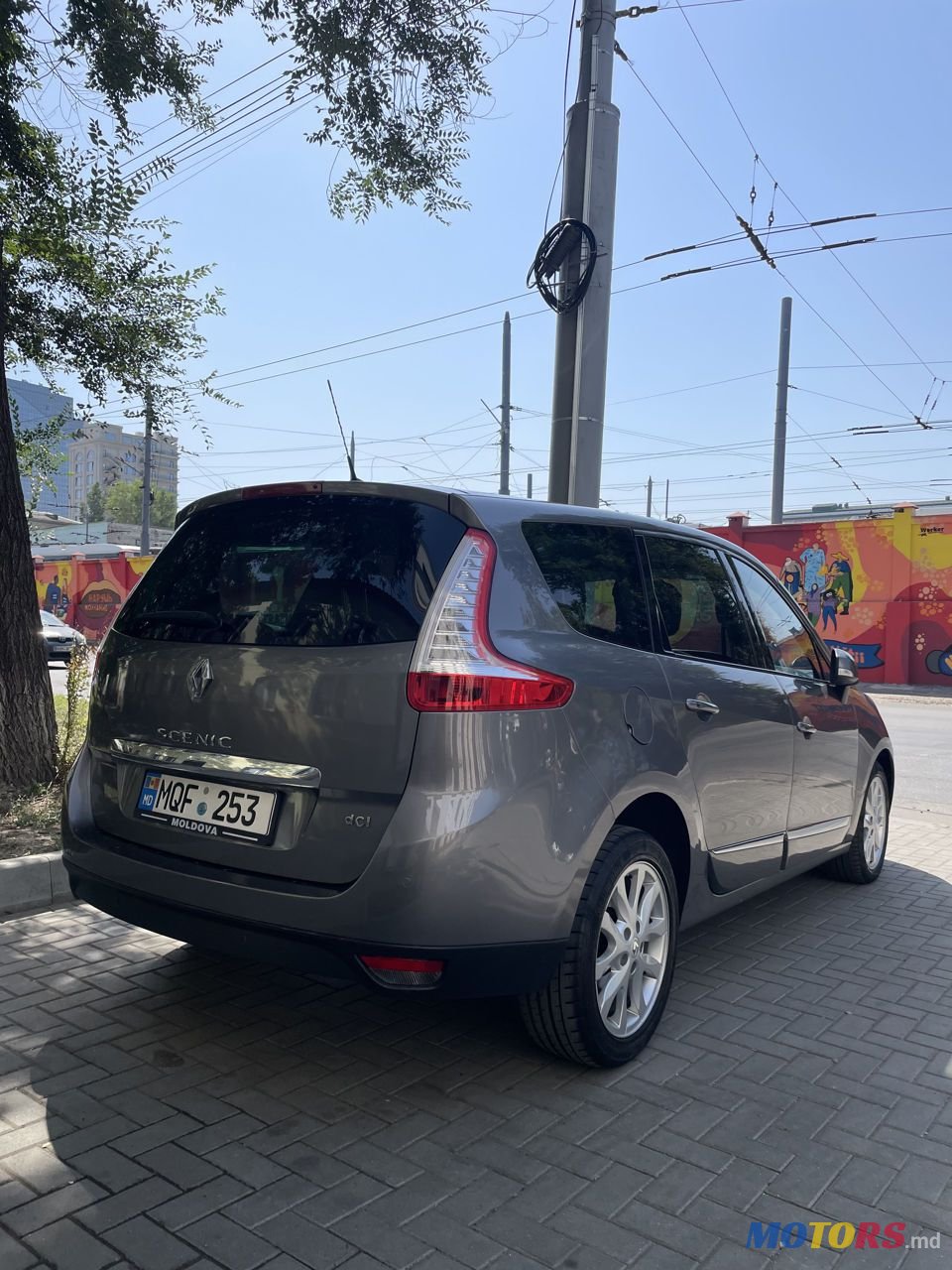 2015' Renault Grand Scenic photo #2