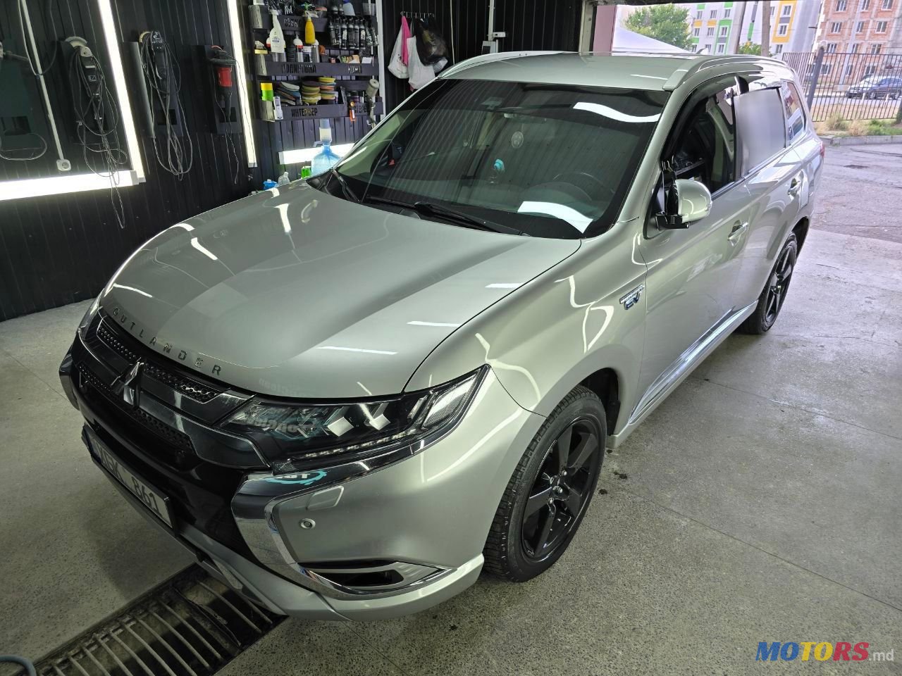 2018' Mitsubishi Outlander photo #2