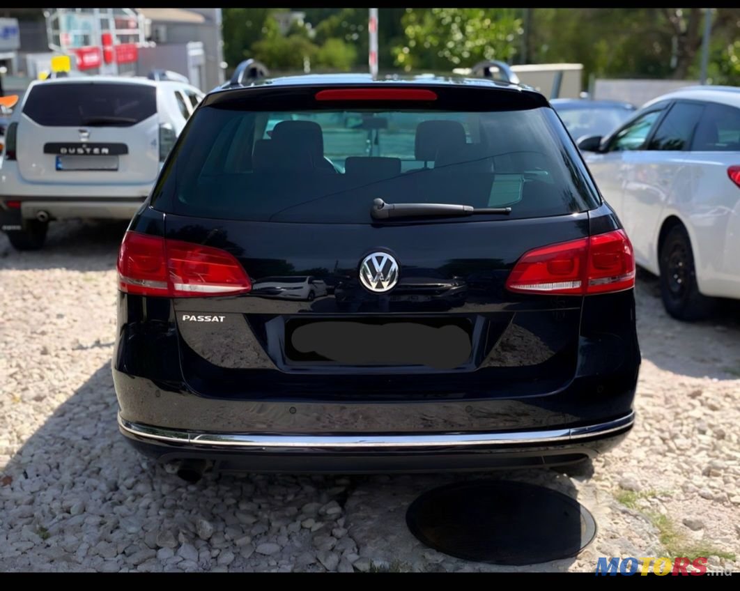 2011' Volkswagen Passat photo #6