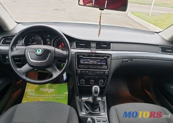 2011' Skoda Superb photo #5