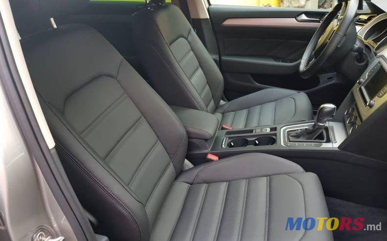 2016' Volkswagen Passat photo #2