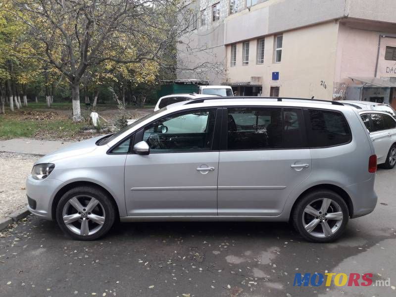 2010' Volkswagen Touran photo #2
