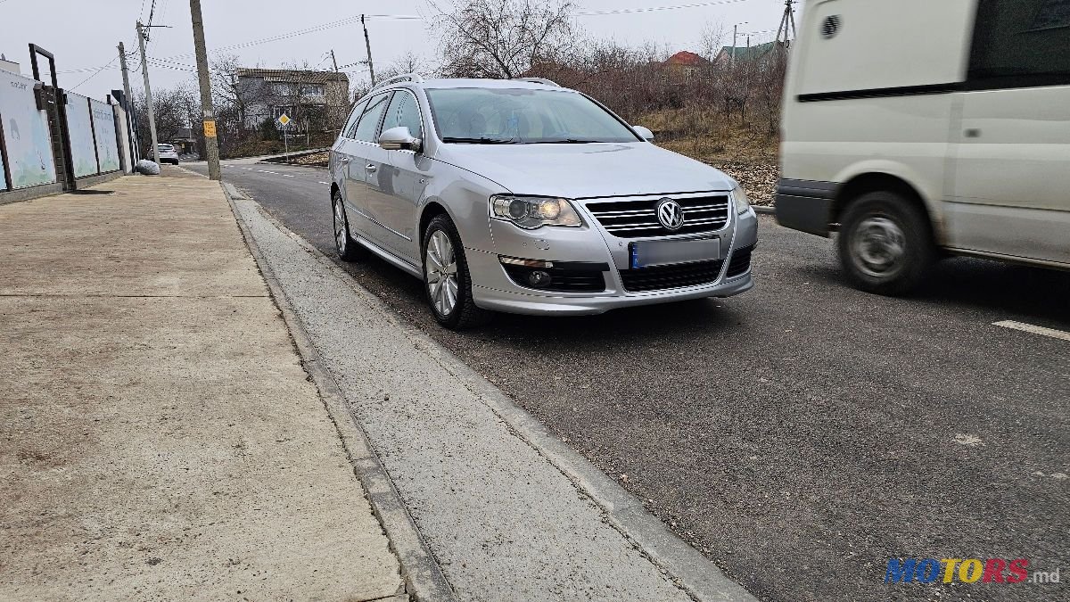 2010' Volkswagen Passat photo #2