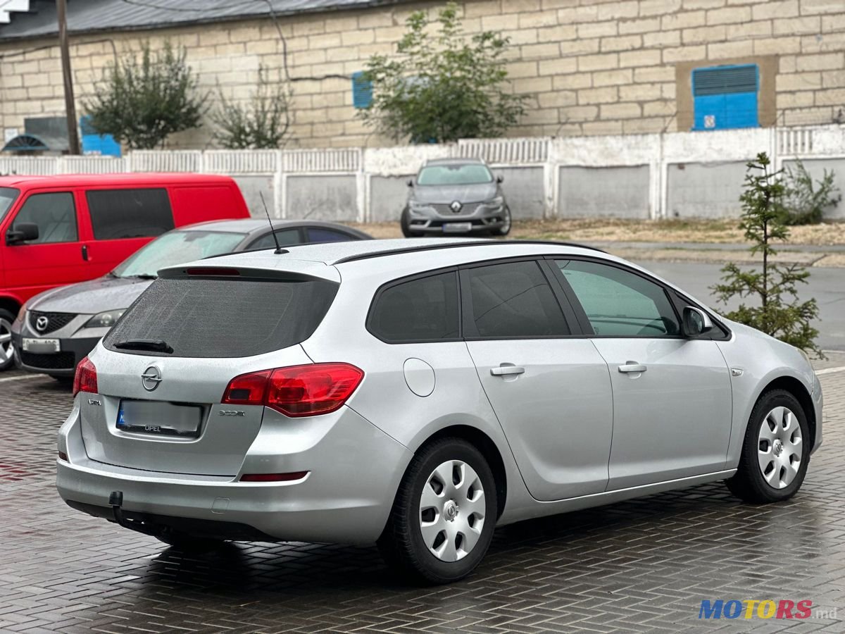2013' Opel Astra photo #4