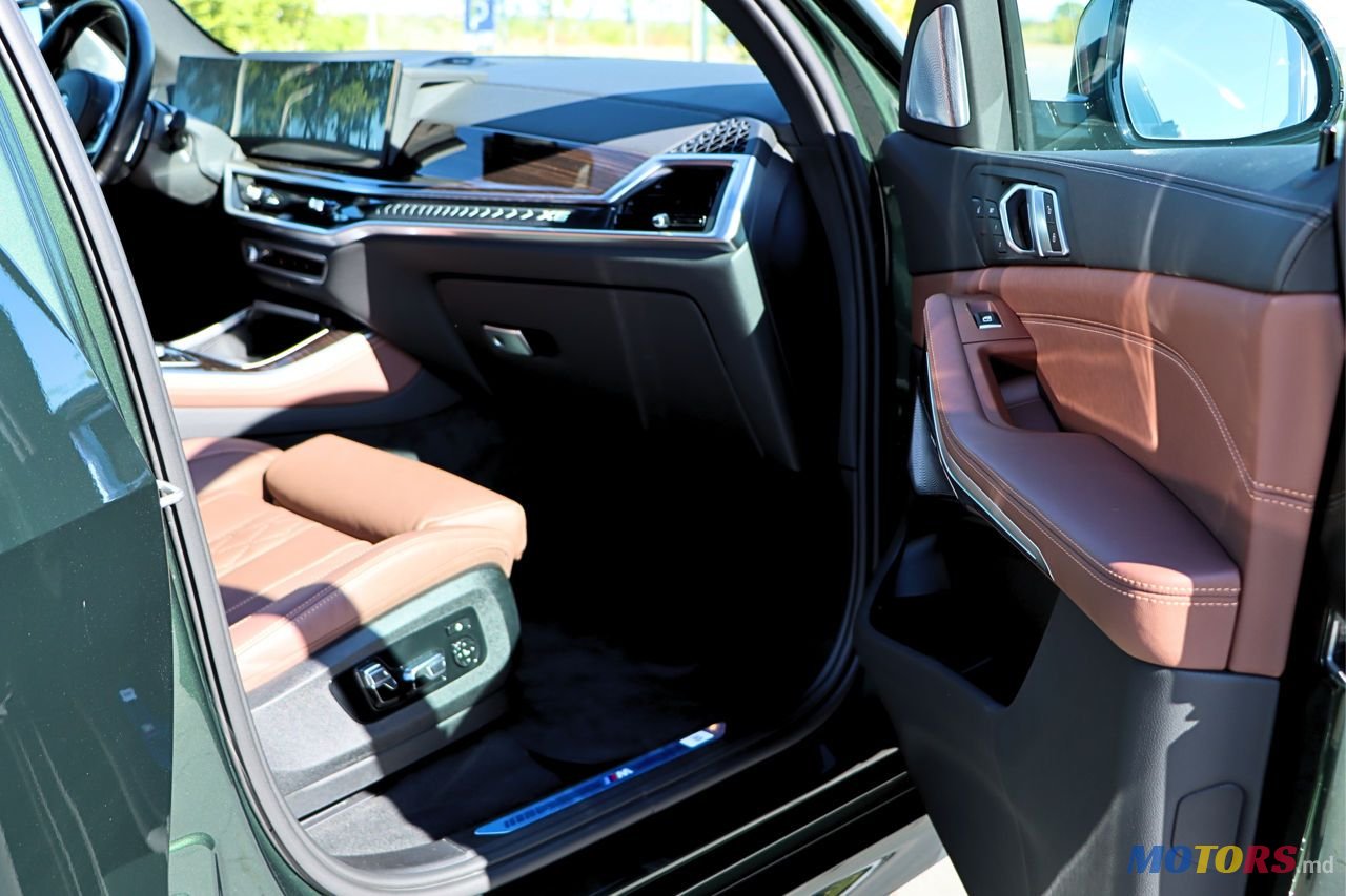 2023' BMW X5 M photo #5