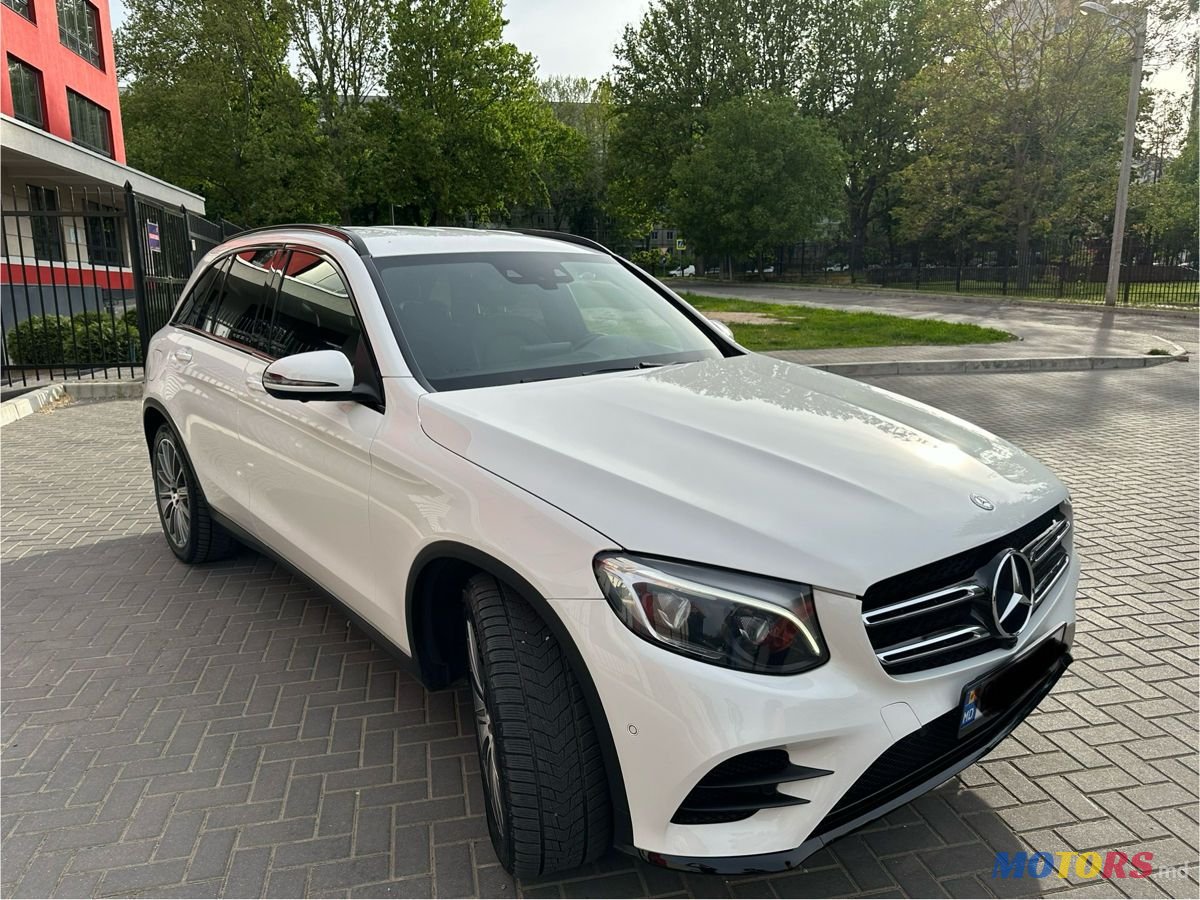 2015' Mercedes-Benz GLC photo #2