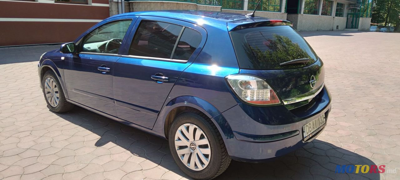 2005' Opel Astra photo #2