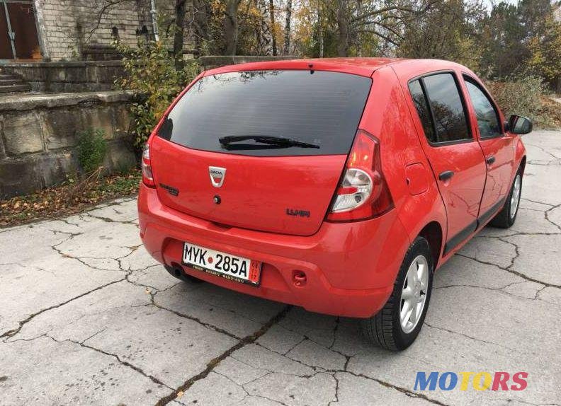 2009' Dacia Sandero photo #2